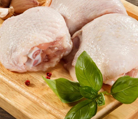 Pasture-Raised Bone-in Skin-on Chicken Thighs - Green Tomato 